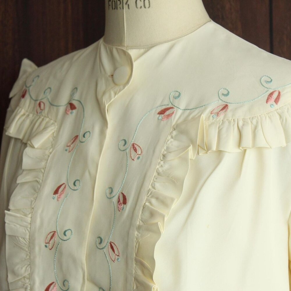 Vintage 1940s Bed Jacket, Winter White Rayon with Blue and Pink Embroidery Short - Picture 6 of 10